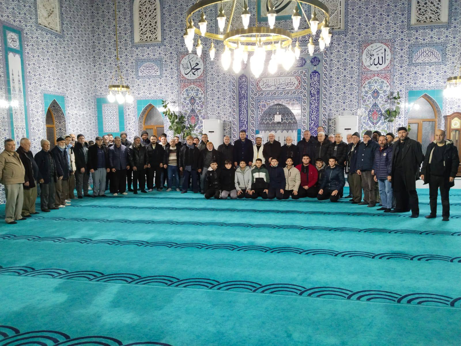 GENÇLER SABAH NAMAZINDA HUZURDA BULUŞTU