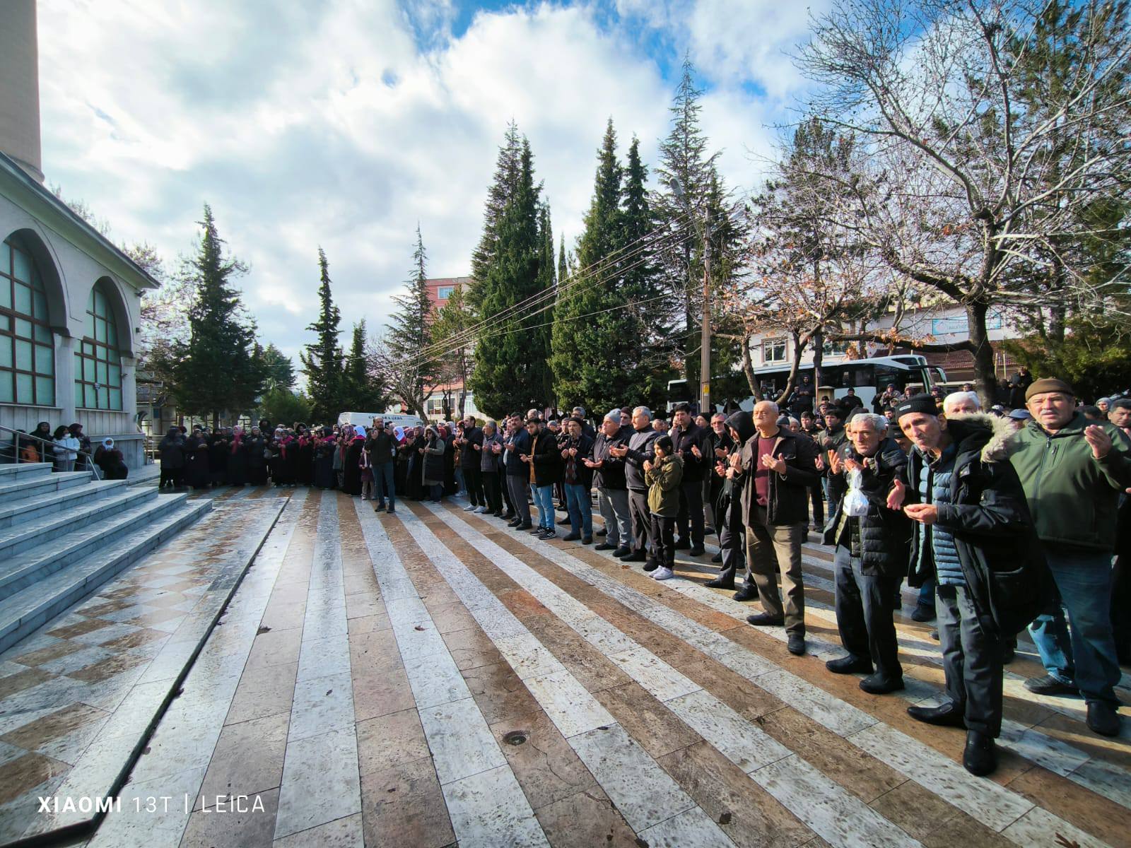 GEDİZ’DE UMRECİLER DUALARLA UĞURLANDI