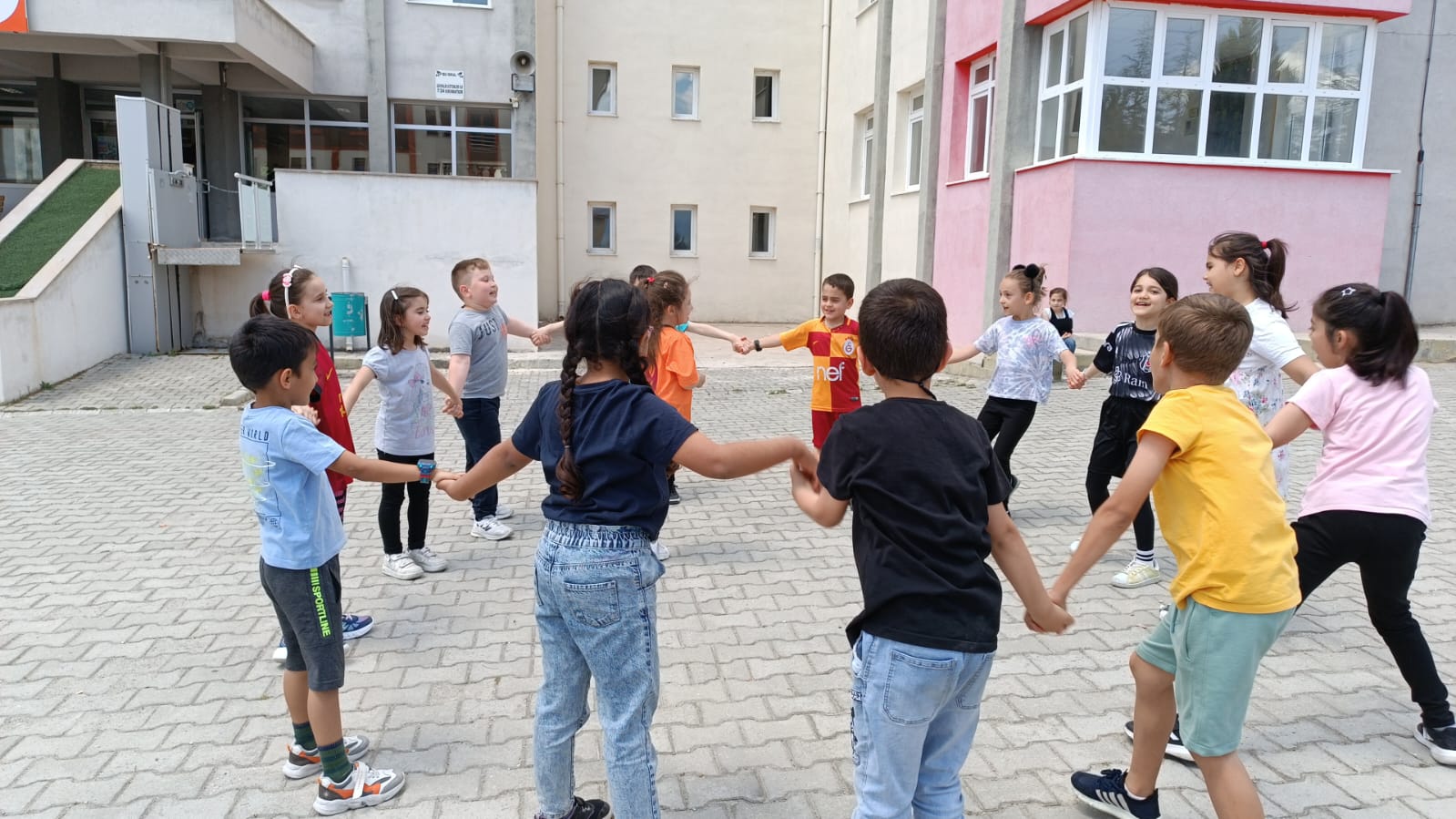 Gediz Gençlik Spor Müdürlüğü’nde Spor Kursları Devam Ediyor