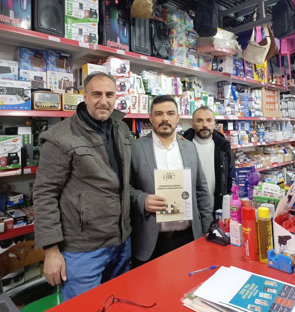 GEDİZ’DE DİN GÖREVLİLERİNDEN ESNAF ZİYARETİ VE DİYANET YAYINLARININ TANITIMI