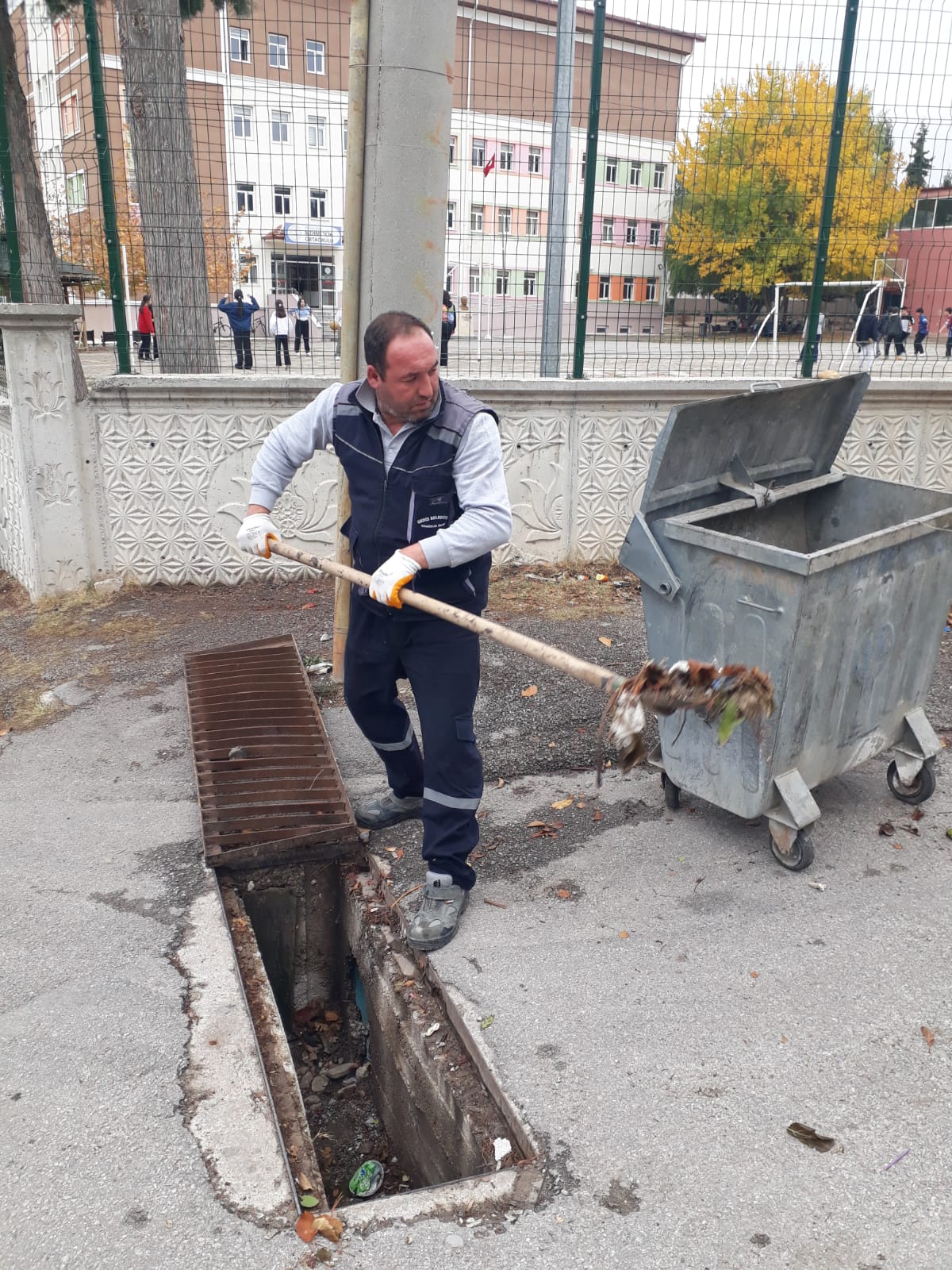 GEDİZ BELEDİYESİNDEN “DAHA TEMİZ BİR GELECEK” İÇİN 7/24 HİZMET