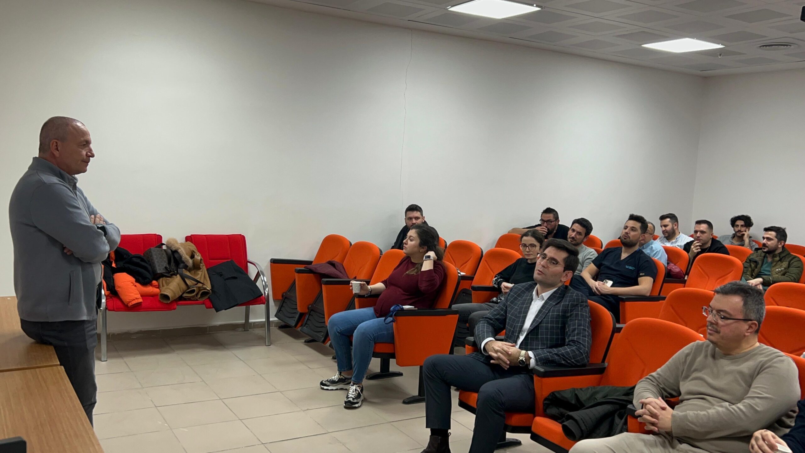 Gediz’de Hekimler Bir Araya Geldi: Sağlıkta Koordinasyon Güçleniyor