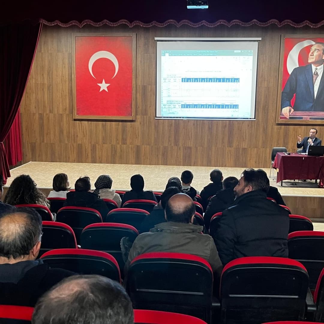 GEDİZ’DE “AKADEMİK BAŞARIYI İZLEME PROGRAMI” KAPSAMINDA DEĞERLENDİRME TOPLANTISI DÜZENLENDİ