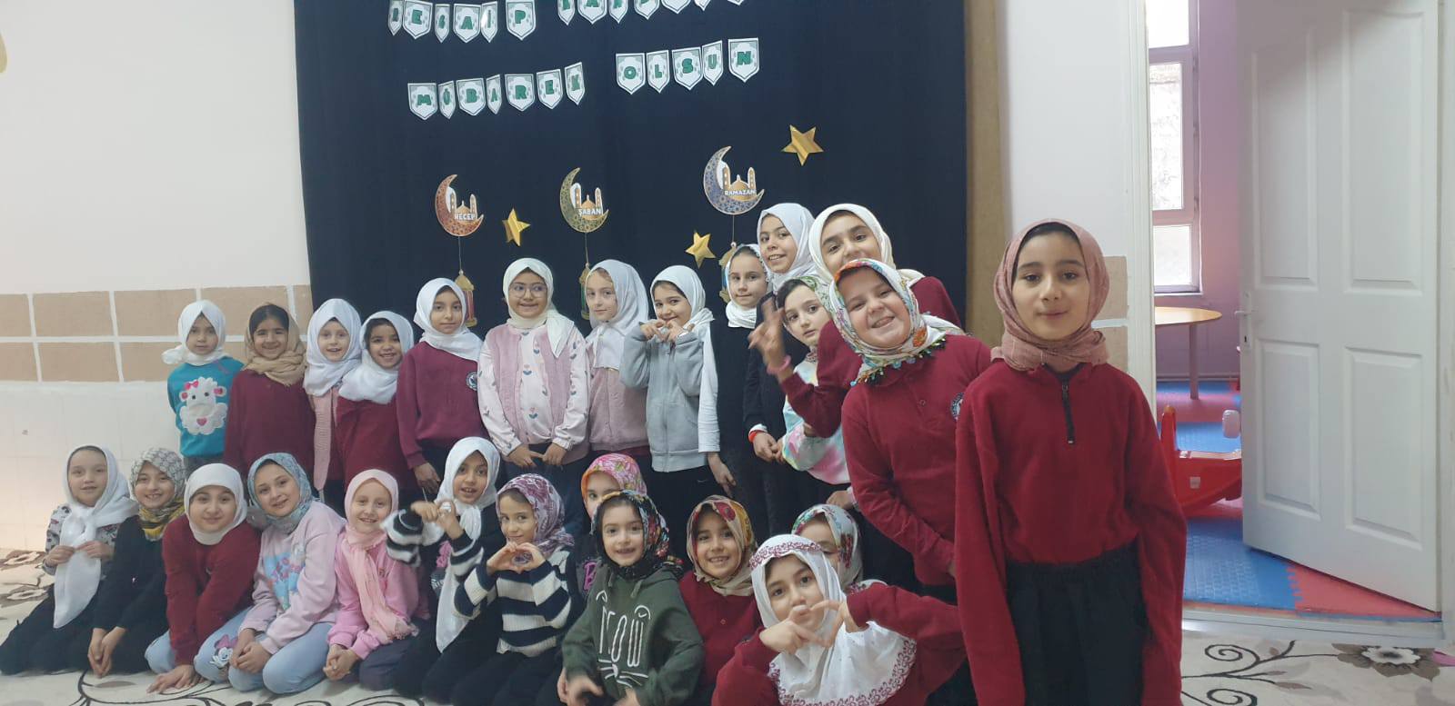 GEDİZ’DE İ.H.L. TATBİKAT CAMİİ KUR’AN KURSU 7-10 YAŞ GRUBUYLA DEVAM EDİYOR