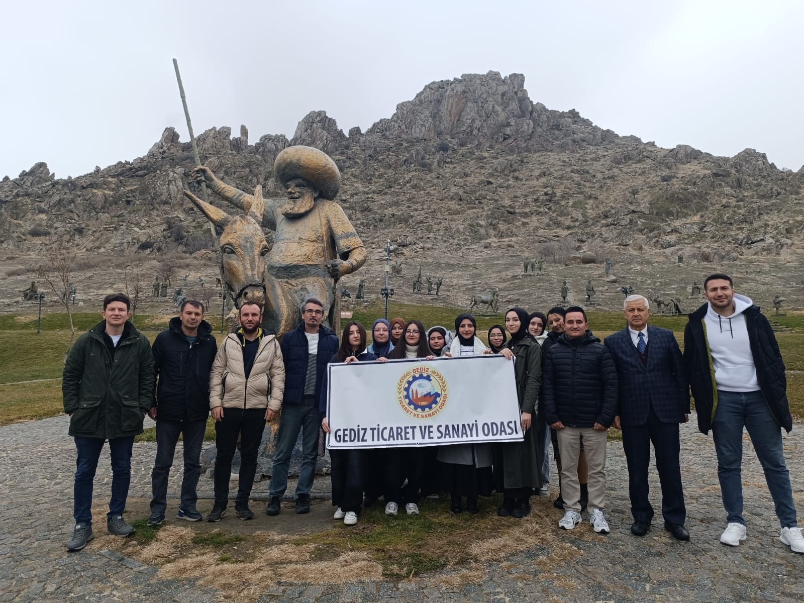 GEDİZLİ ÖĞRENCİLER GÖNÜL DAĞI DİZİ SETİNİ ZİYARET ETTİ