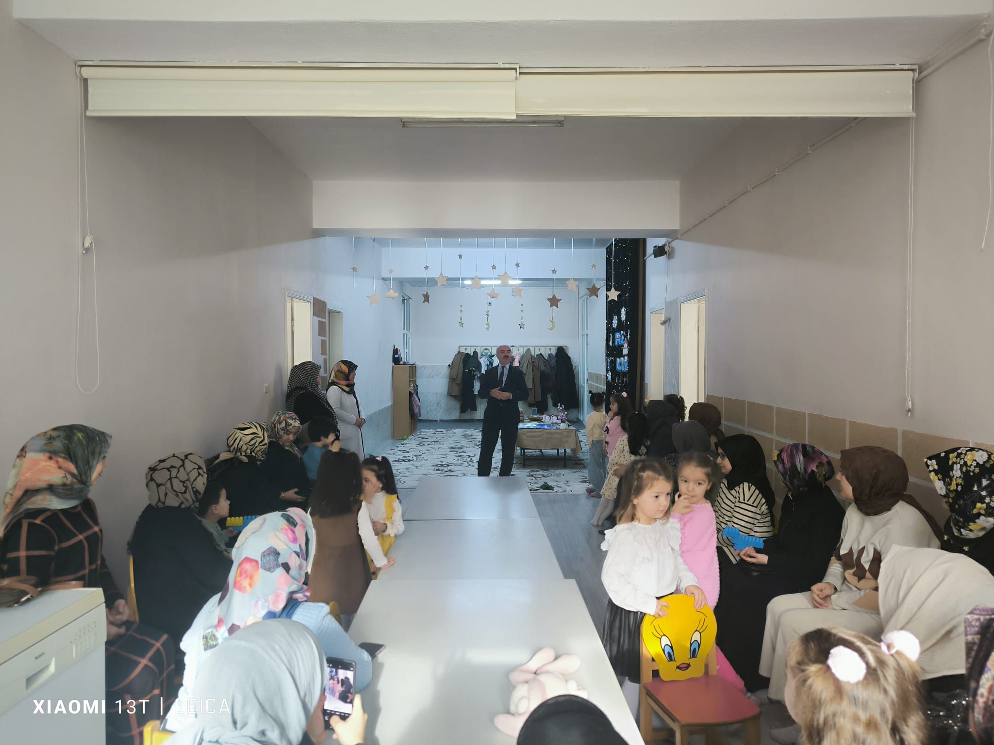 GEDİZ’DE MİNİK ÖĞRENCİLER ERKEN KARNE HEYECANI YAŞADI