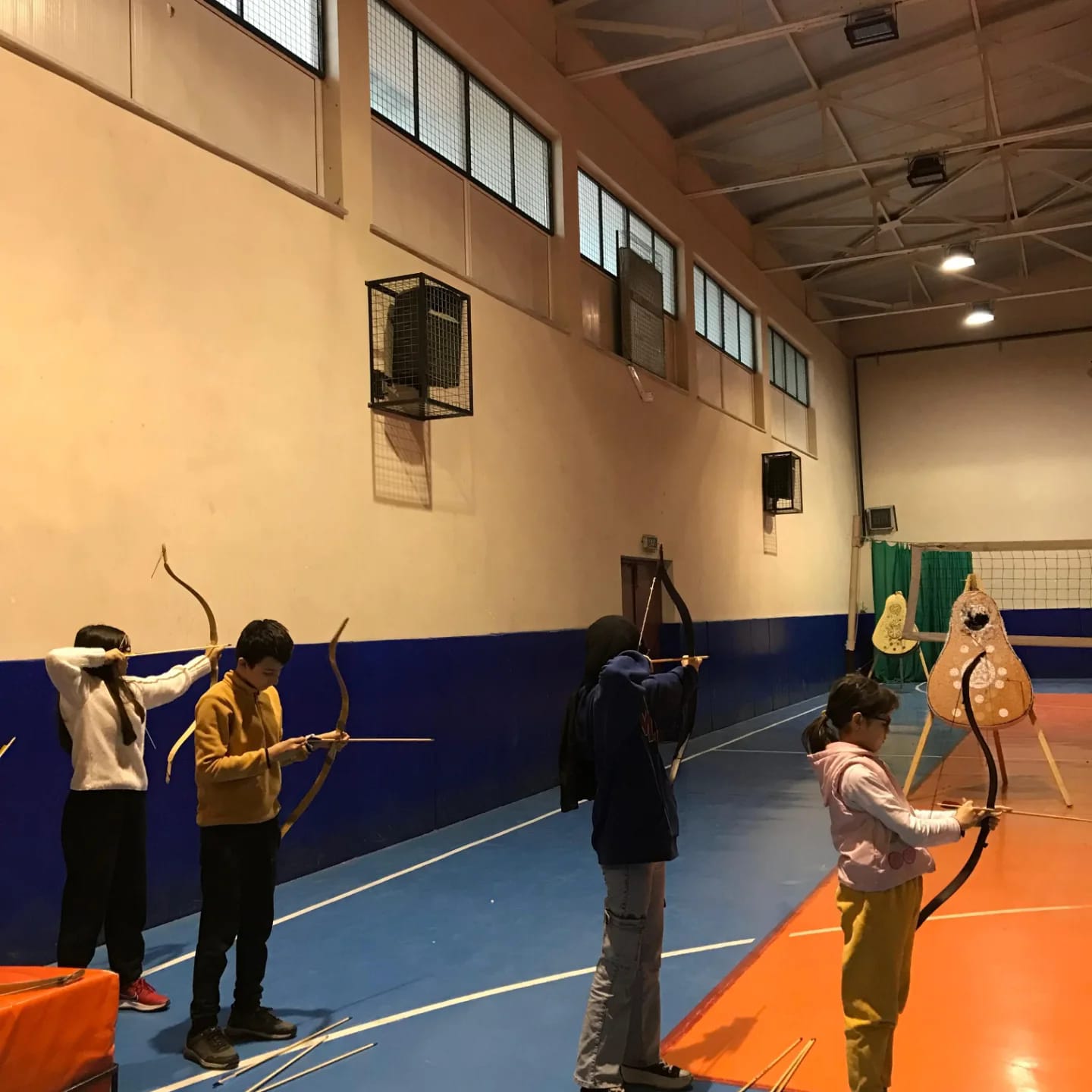 GEDİZ’DE ATA SPORU OKÇULUK KURSLARI YOĞUN İLGİ GÖRÜYOR