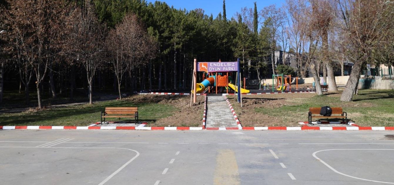 GEDİZ BELEDİYESİ’NDEN ENGELLİ DOSTU PARKA MODERN DOKUNUŞ