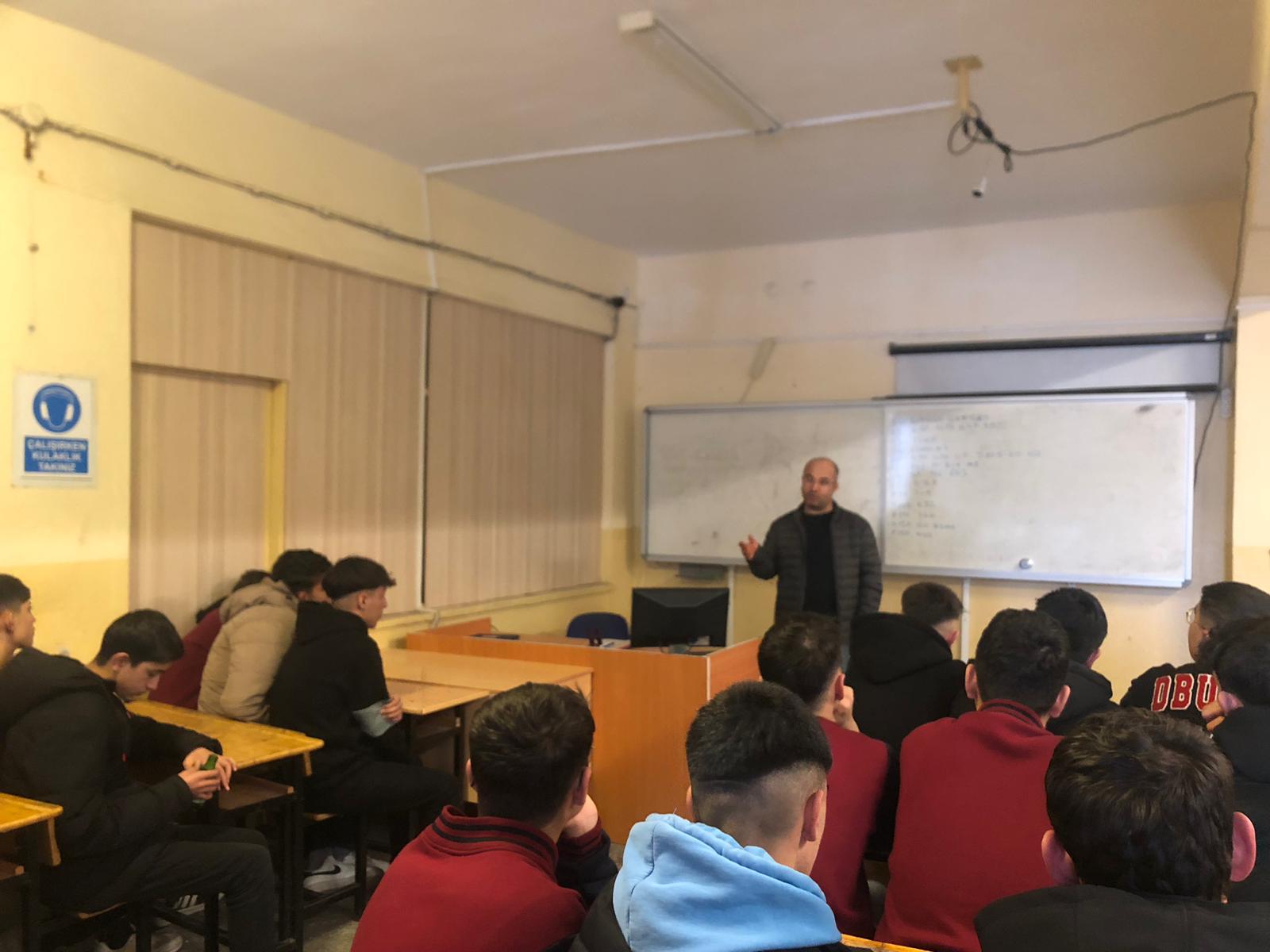 Gediz Yunus Emre Mesleki ve Teknik Anadolu Lisesi’nde İlham Veren Kariyer Günleri: Mustafa Çulcu(Üretim Teknisyeni) Tecrübelerini Aktardı