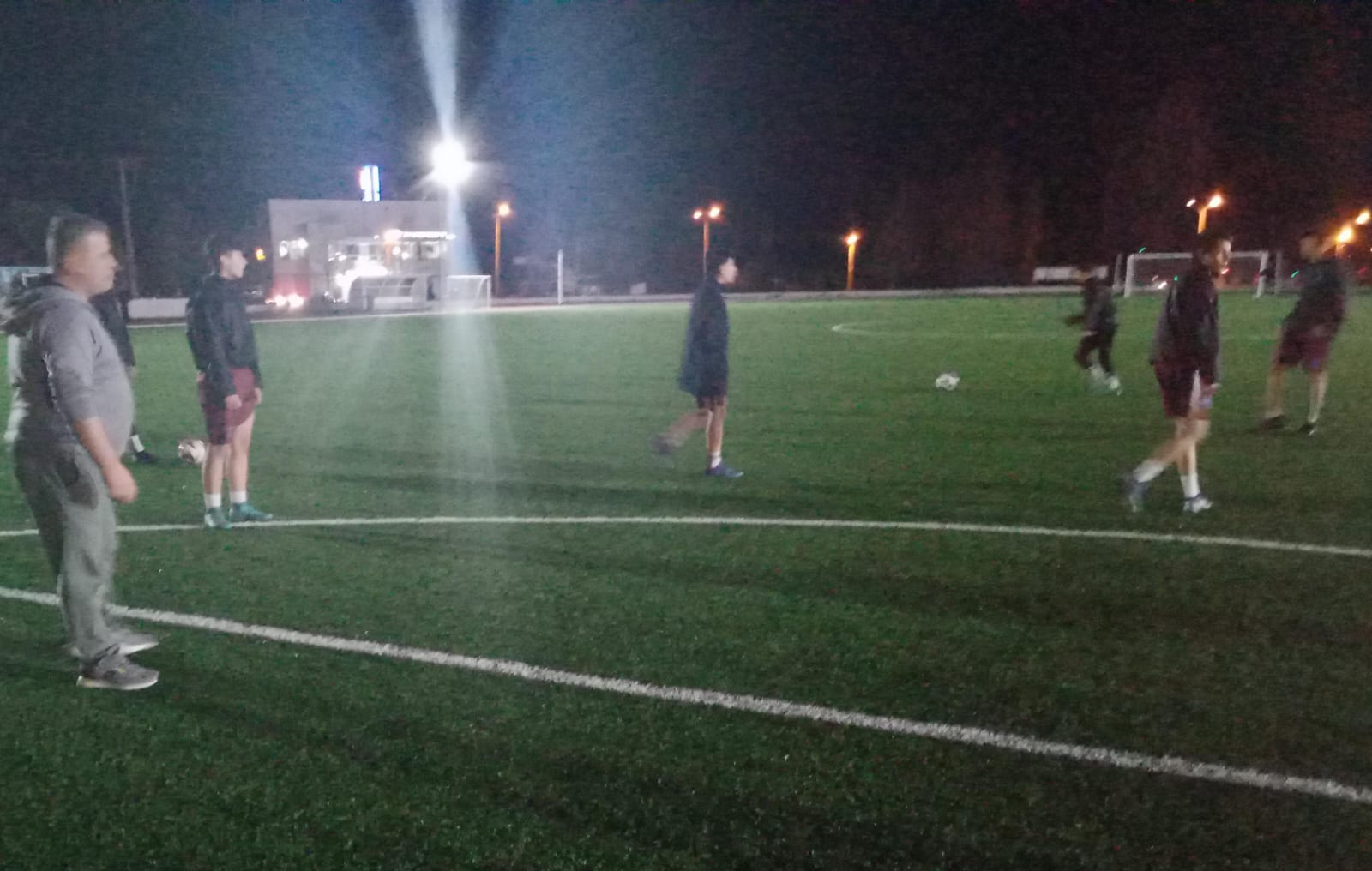 Gediz İlçe Stadyumu Işıklandırıldı: Genç Sporculara Gece Antrenmanı İmkanı