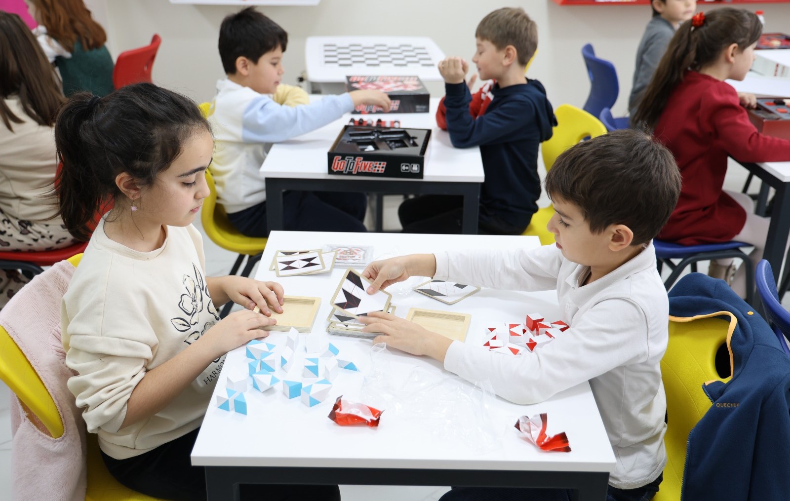 GEDİZ BELEDİYESİ’NDEN ÖĞRENCİLERE AKIL VE ZEKA OYUNLARI ATÖLYESİ