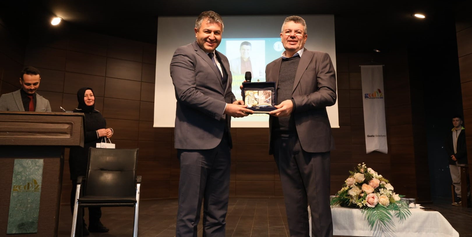 GEDİZ’DE “MUTLU AİLE, HUZURLU ÇOCUKLAR” KONFERANSI DÜZENLENDİ