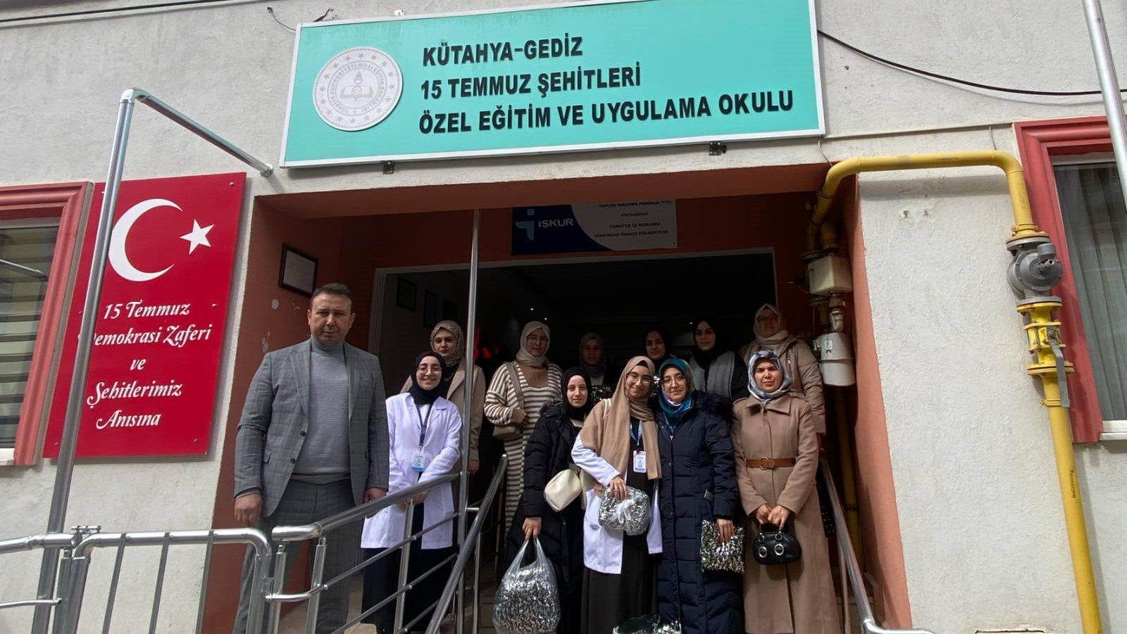 GEDİZ’DE “ISITAN ELLER” PROJESİ İLE GÖNÜLLERİ ISITTILAR