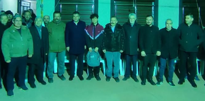 GEDİZ BELEDİYESİ’NDEN ASKERE GİDEN GENÇLERE ANLAMLI HEDİYE