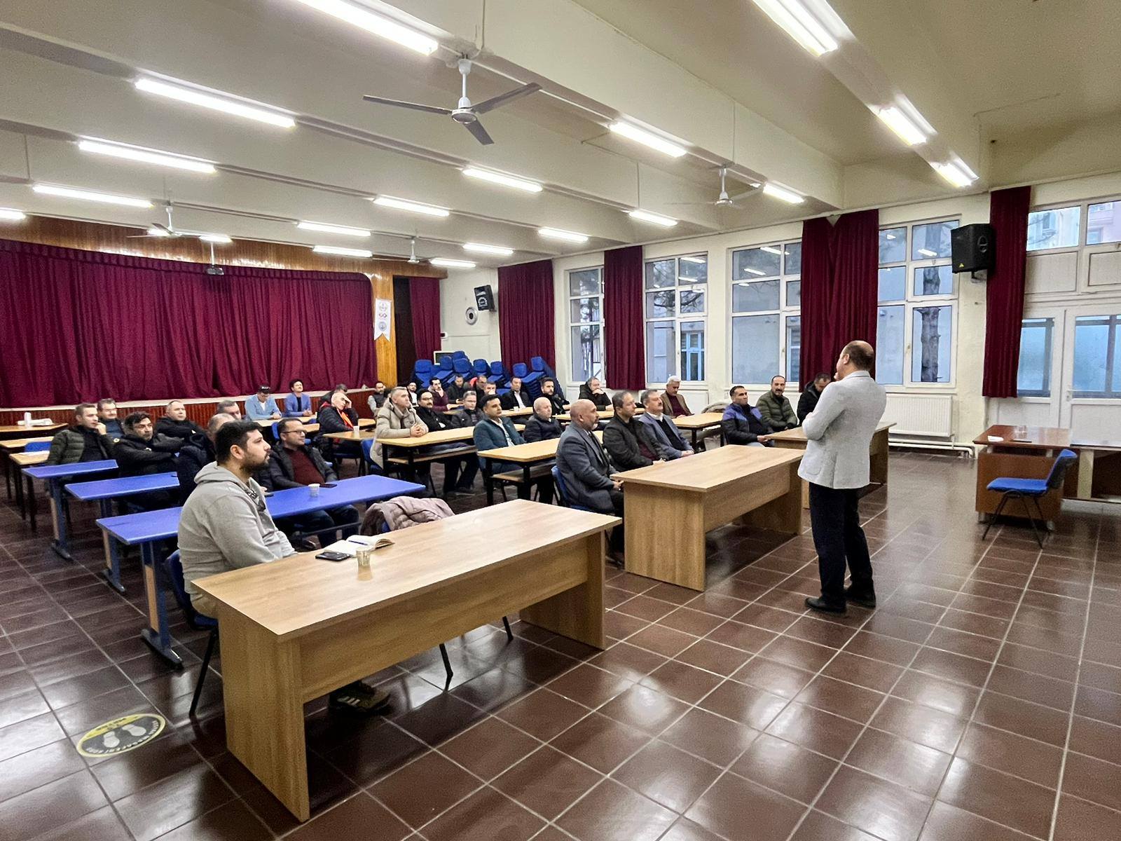 Eğitim-Bir-Sen Gediz Temsilciliğinden İşyeri Temsilcileri İçin Eğitim ve İstişare Toplantısı