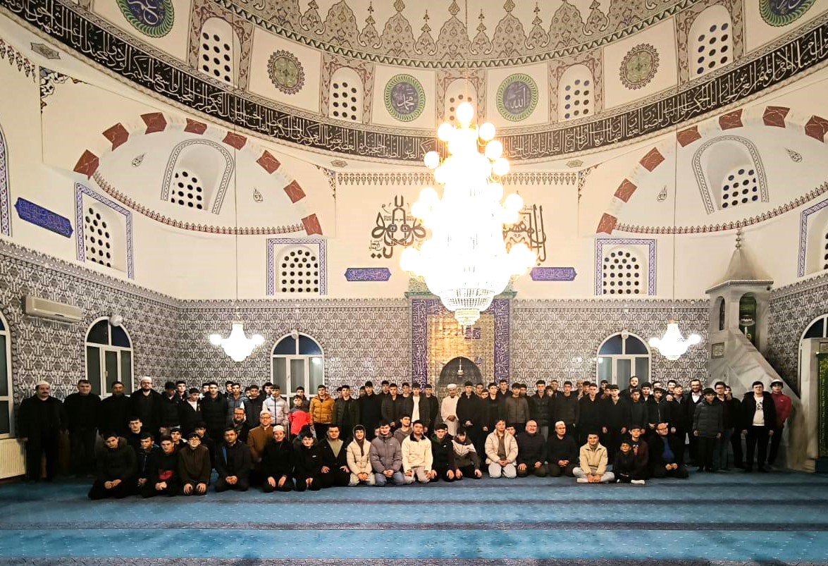 GENÇLER SABAH NAMAZINDA HUZURDA BULUŞTU