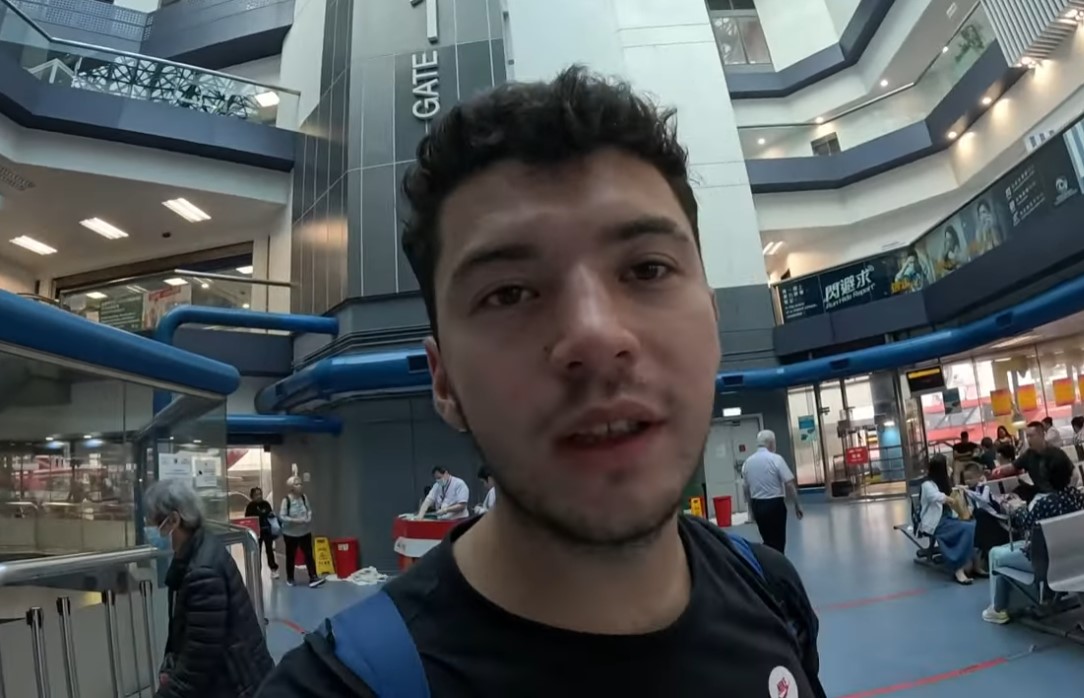 KÜTAHYALI GEZGİN AHMET ERTEM MAKAO’DA POLİS ENGELİYLE KARŞILAŞTI