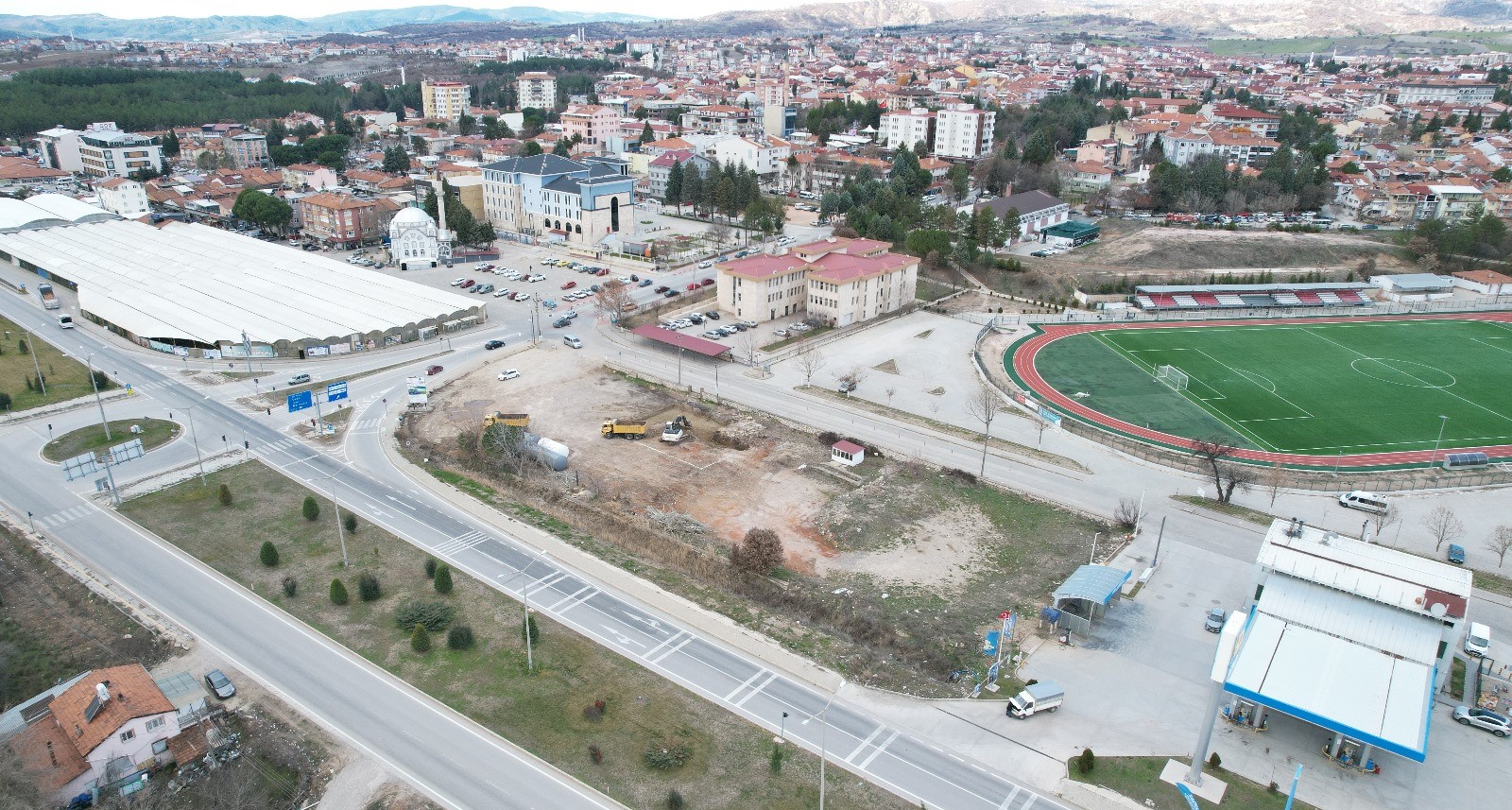 GEDİZ’DE AKARYAKIT İSTASYONU PROJESİ İÇİN YAPIM ÇALIŞMALARI BAŞLADI