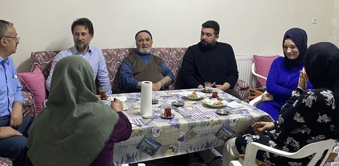 AK Parti Gediz İlçe Başkanı Osman Yılmaz, İftar Sofralarında Vatandaşlarla Buluşuyor