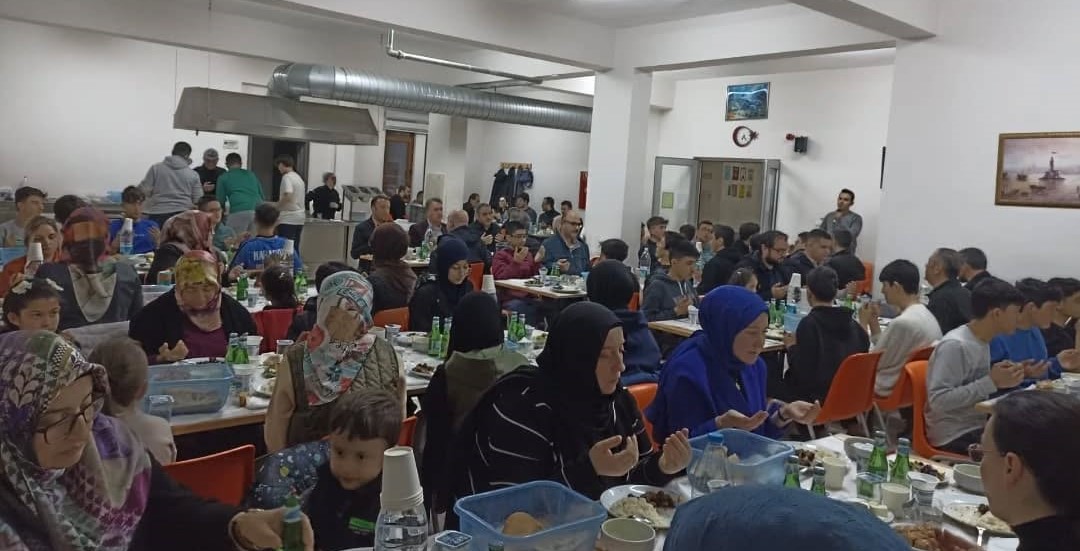 Gediz’de “29 Ramazan, 29 İftar” Programı Kapsamında Öğrenciler ve Veliler Bir Araya Geldi
