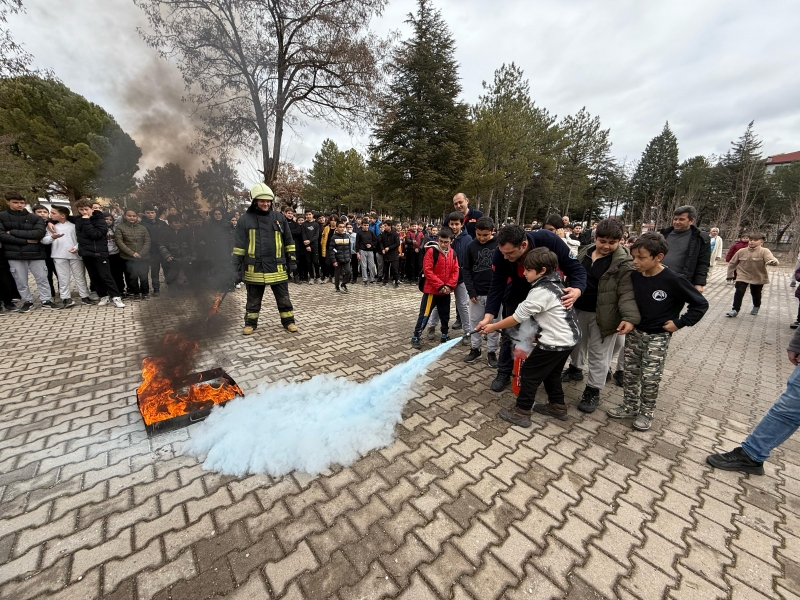 Gediz’de Okullarda ve Kamu Kurumlarında Yangın Tatbikatı Eğitimi Düzenlendi