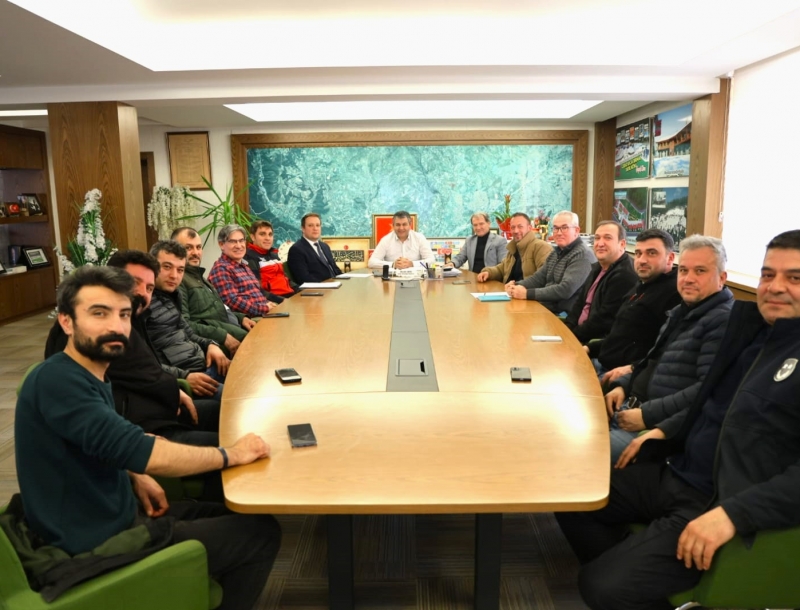BAŞKAN AKEL, İLÇE KASAPLARI İLE BİR ARAYA GELDİ