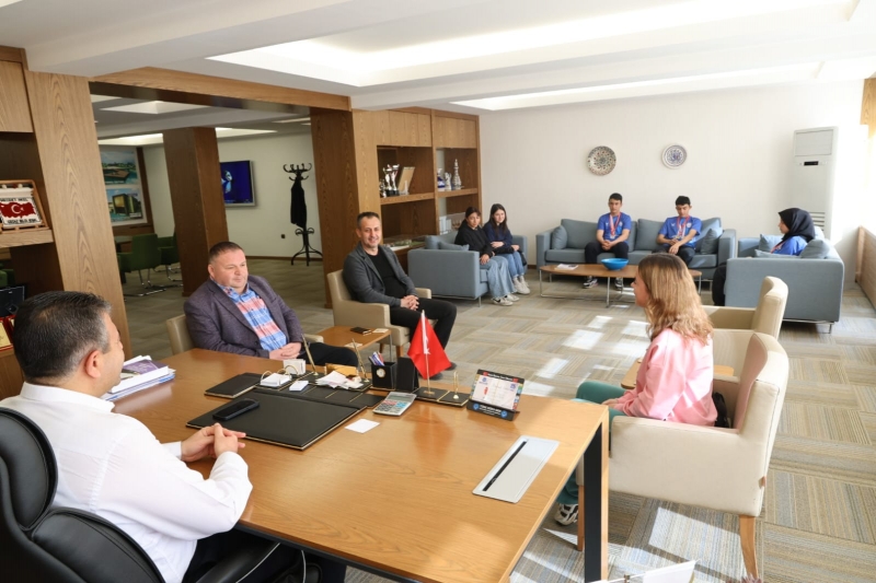 BİLEK GÜREŞİ SPORCULARINDAN BAŞKAN AKELE ZİYARET