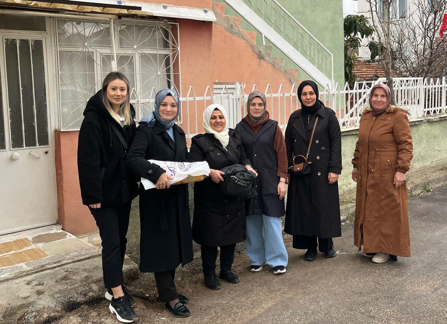 AK Parti Gediz Kadın Kolları’ndan Ramazan Boyunca Gönül Sofraları