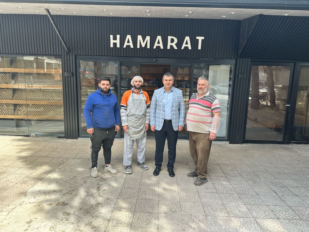 GEDİZ’DE HAMARAT FIRIN, HALK PİDESİ SATIŞINA BAŞLADI