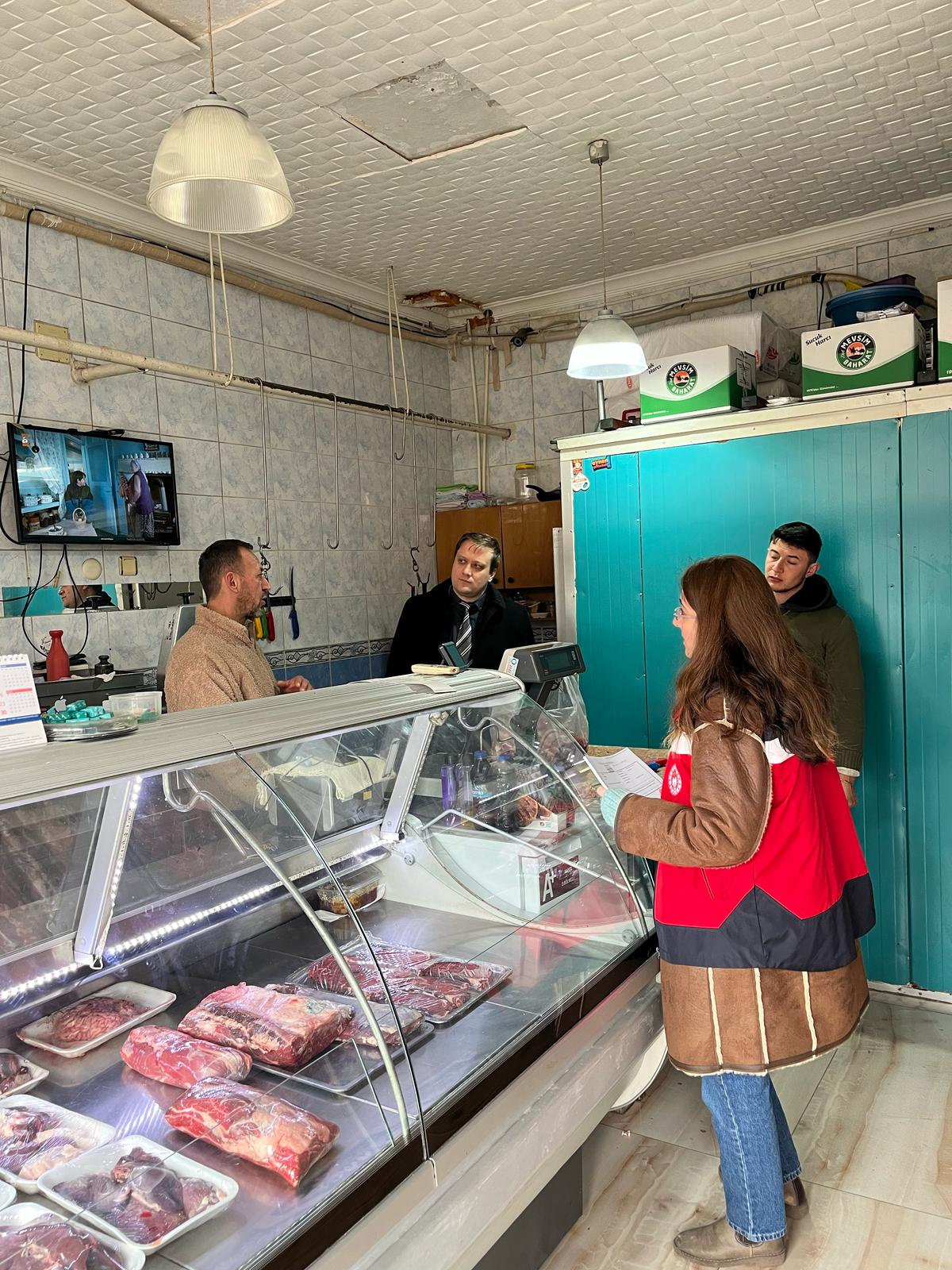 GEDİZ’DE KASAPLARA SIKI DENETİM