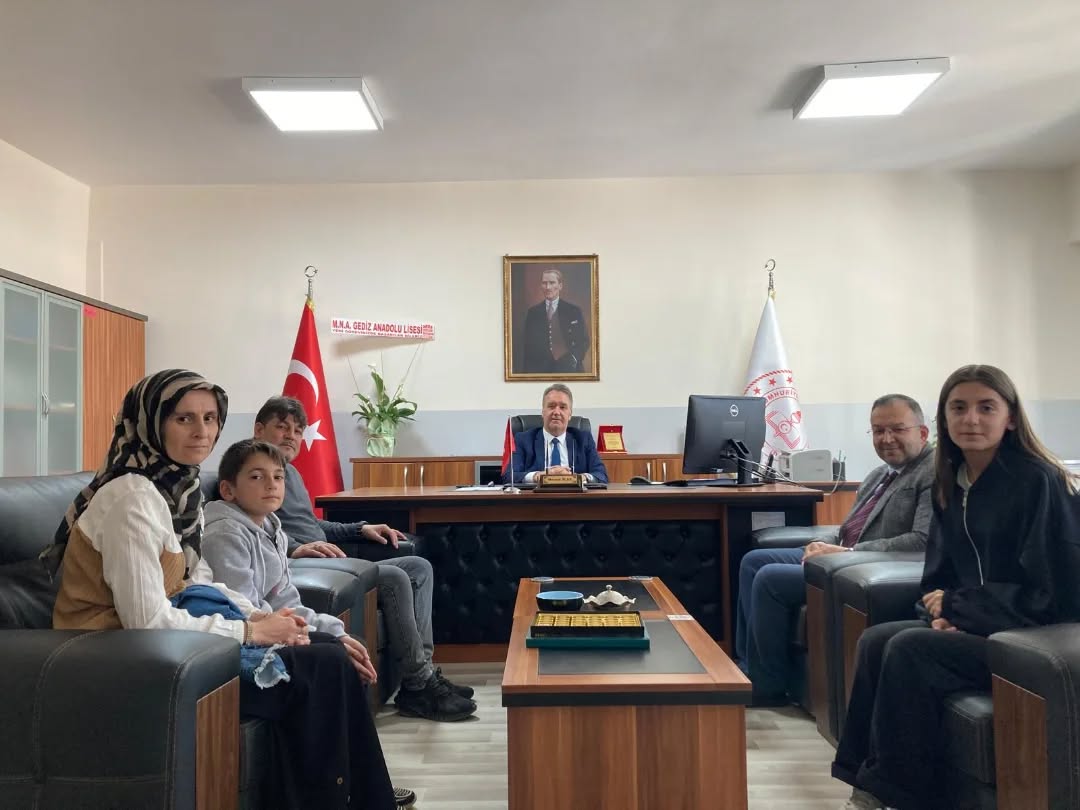 İstiklâl Marşı Yarışmasında İl Birincisi Olan İlkay Özdemir’den Anlamlı Ziyaret