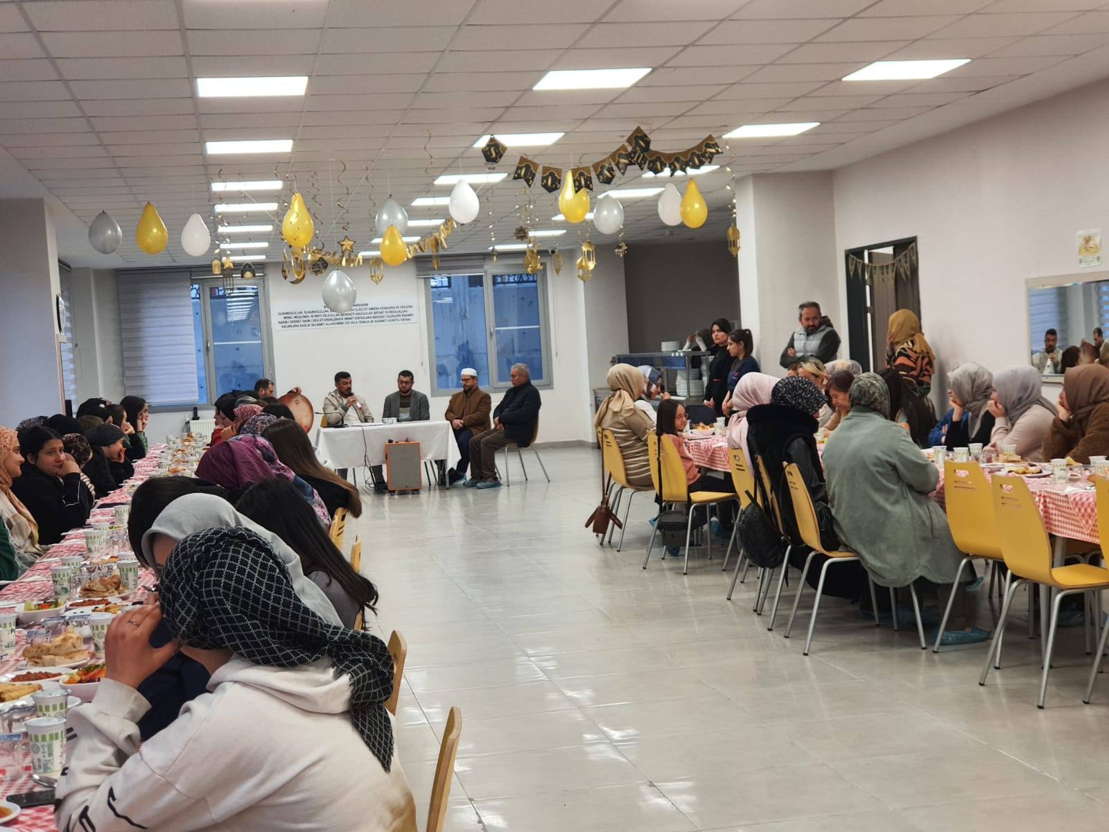 Gediz’de Öğrenci, Öğretmen ve Veliler İftar Sofrasında Buluştu