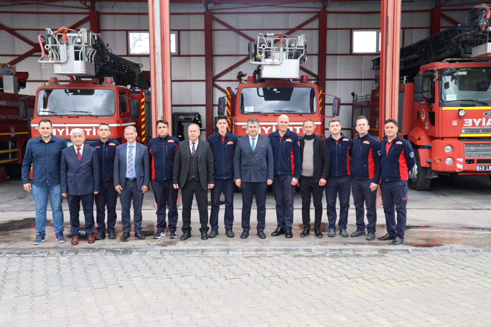 BAŞKAN AKEL, BAYRAMDA ÇALIŞAN KAMU PERSONELİNİ YALNIZ BIRAKMADI