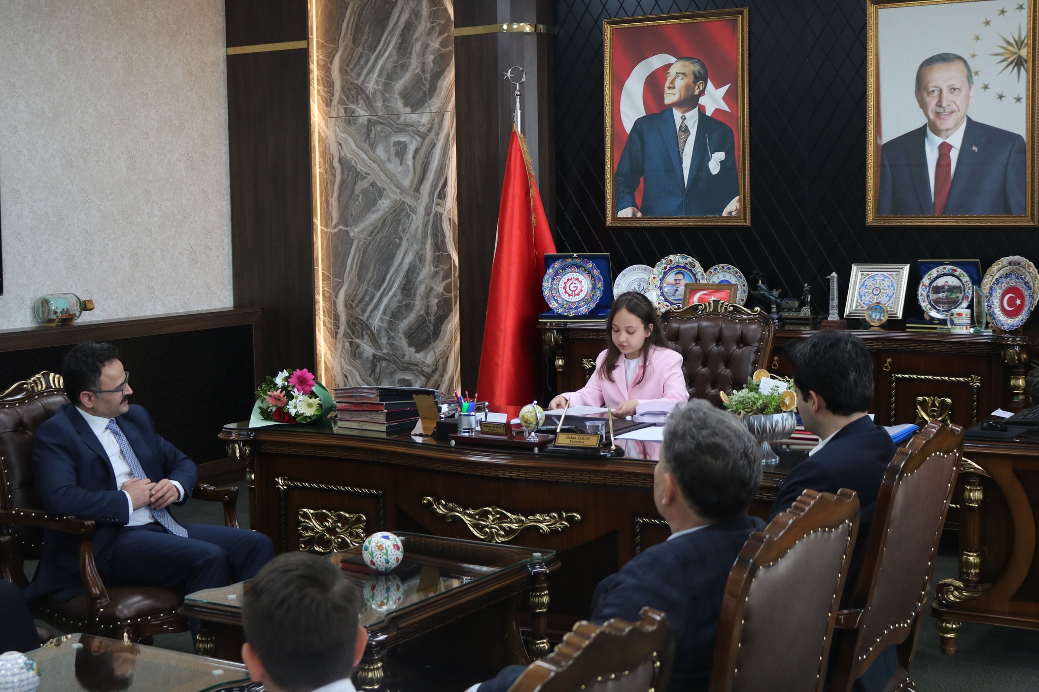 Gediz Kaymakamlığı Koltuğu Minik Öğrencilerin Oldu