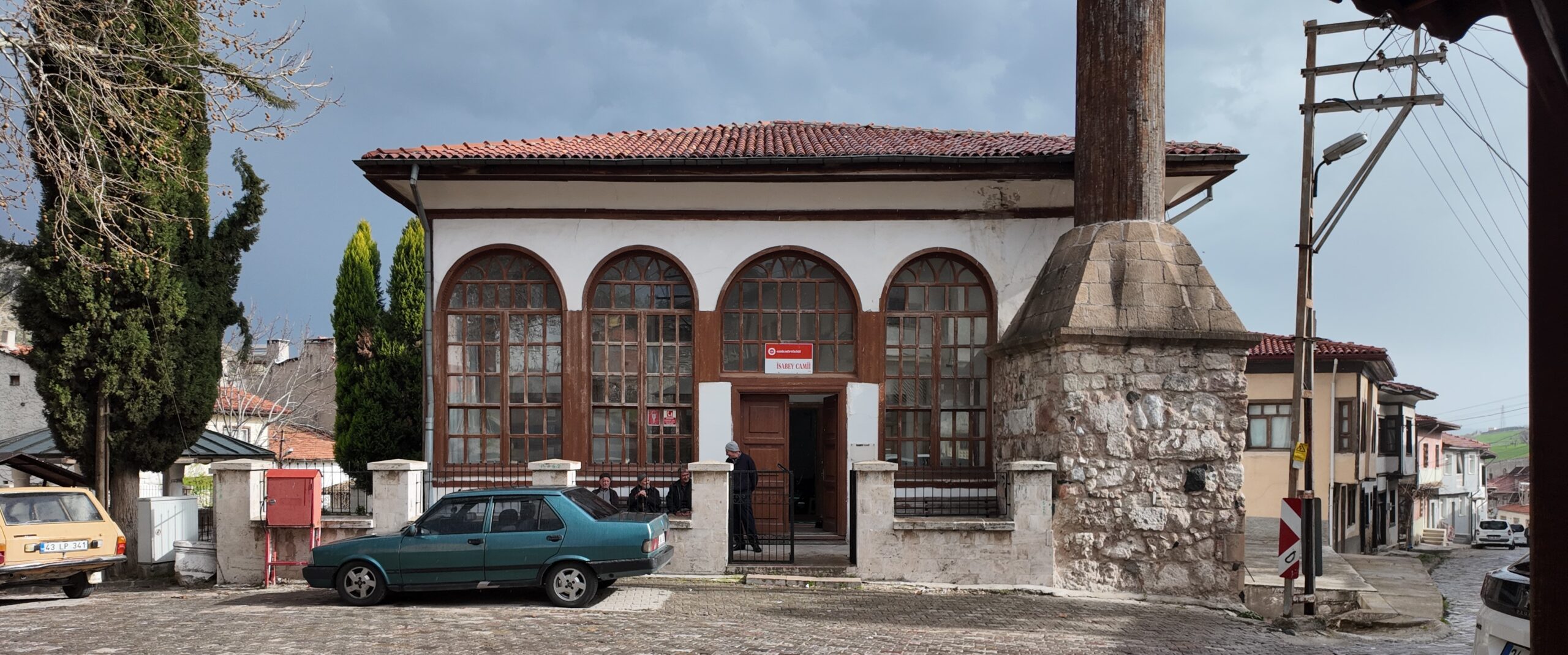 Eskigediz’in Tarihi Mirası: İsa Bey Camii Zamana Meydan Okuyor
