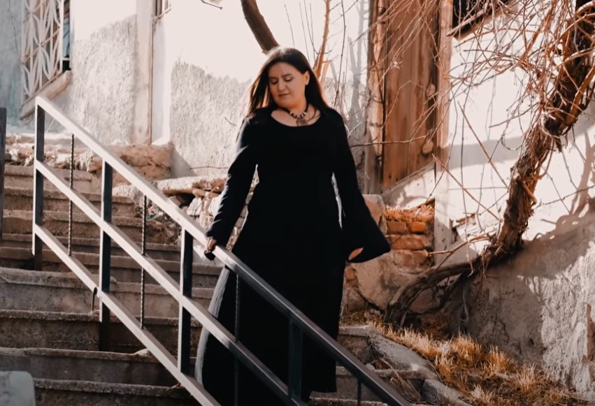 Gedizli Fotoğrafçı Musa Akay’dan Eskigediz’in Tarihi Dokusunda Türkü Klibi