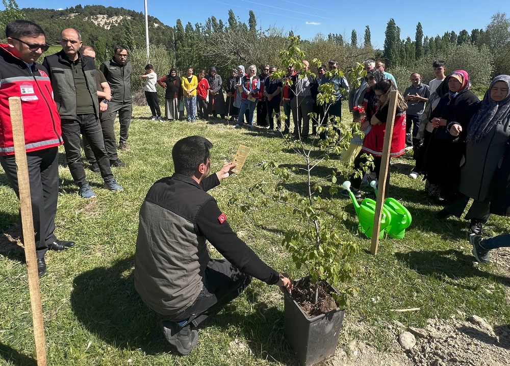 Gediz’de “2025 Aile Yılı” Kapsamında Fidan Dikim Etkinliği