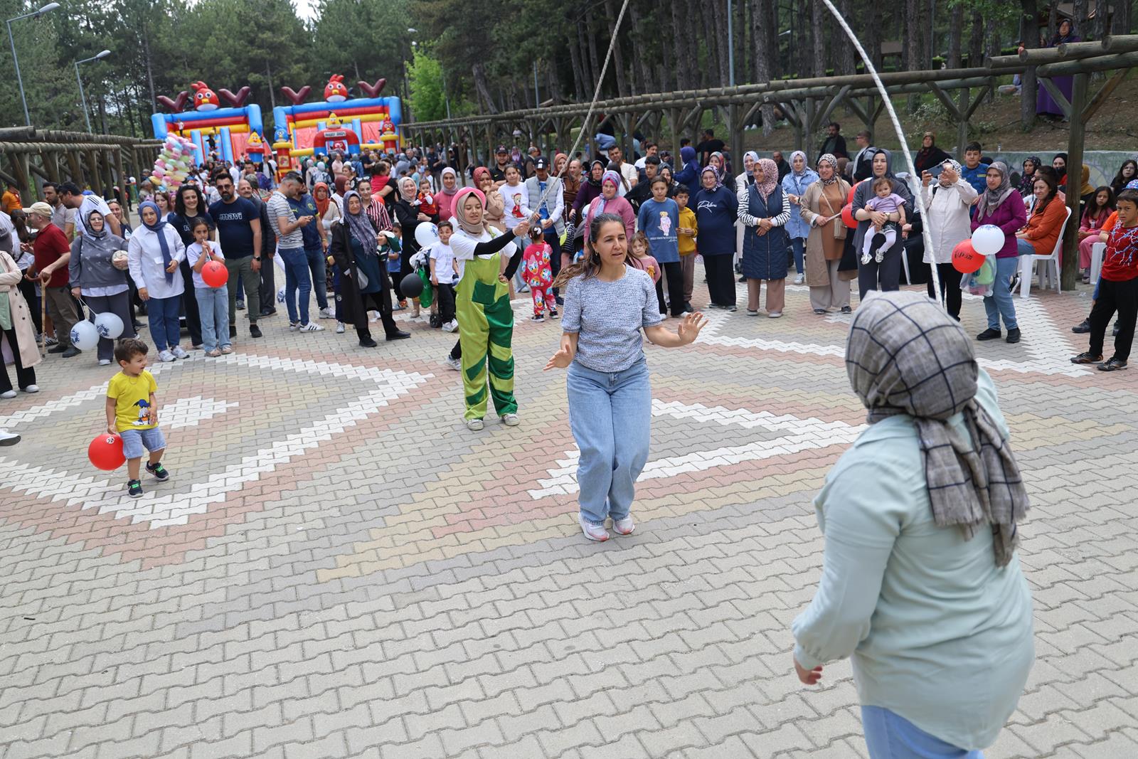 Gediz’de Anneler Günü Coşkuyla Kutlandı