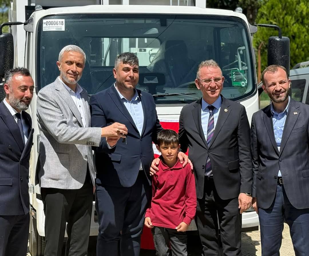 Gökler Belediyesi’ne Yeni Çöp Kamyonu Hibe Edildi: Modern Hizmet Anlayışı Devam Ediyor