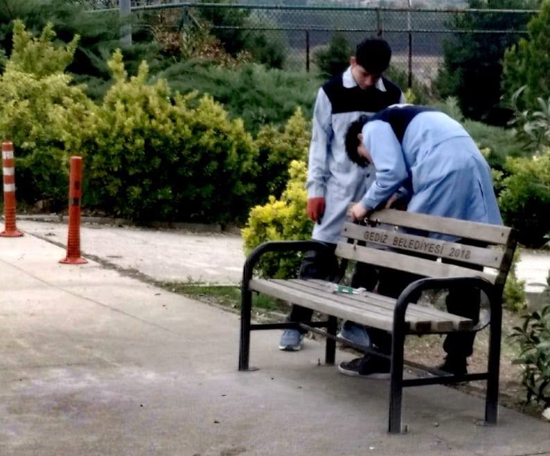 Gedizli Gençlerden Örnek Dayanışma: Dayınlar İlkokulu Oyun Alanları Yenilendi