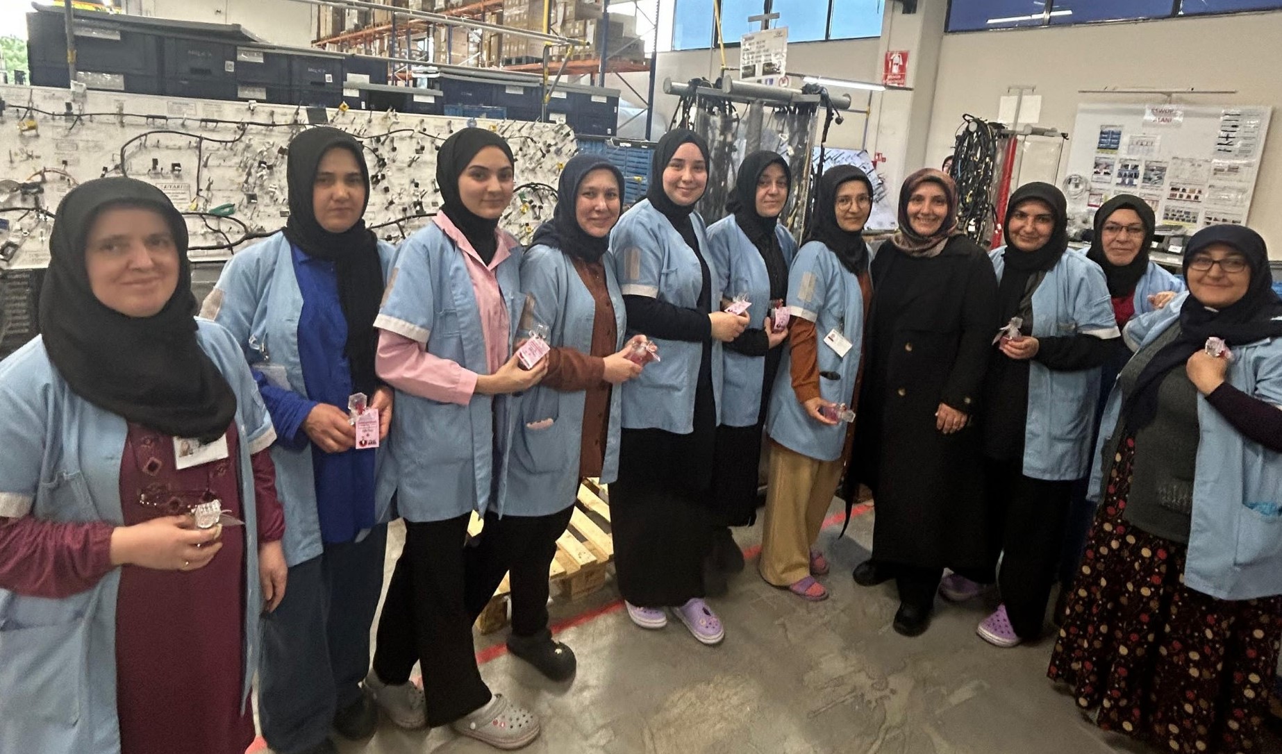 Gediz Belediye Başkanı Akel’den Emekçi Anneler İçin Anlamlı Sürpriz