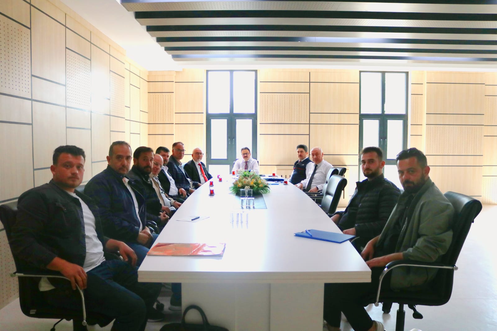 Gediz Kaymakamlığı’ndan Köy Yolları İçin Agrega Malzeme Alımı Toplantısı