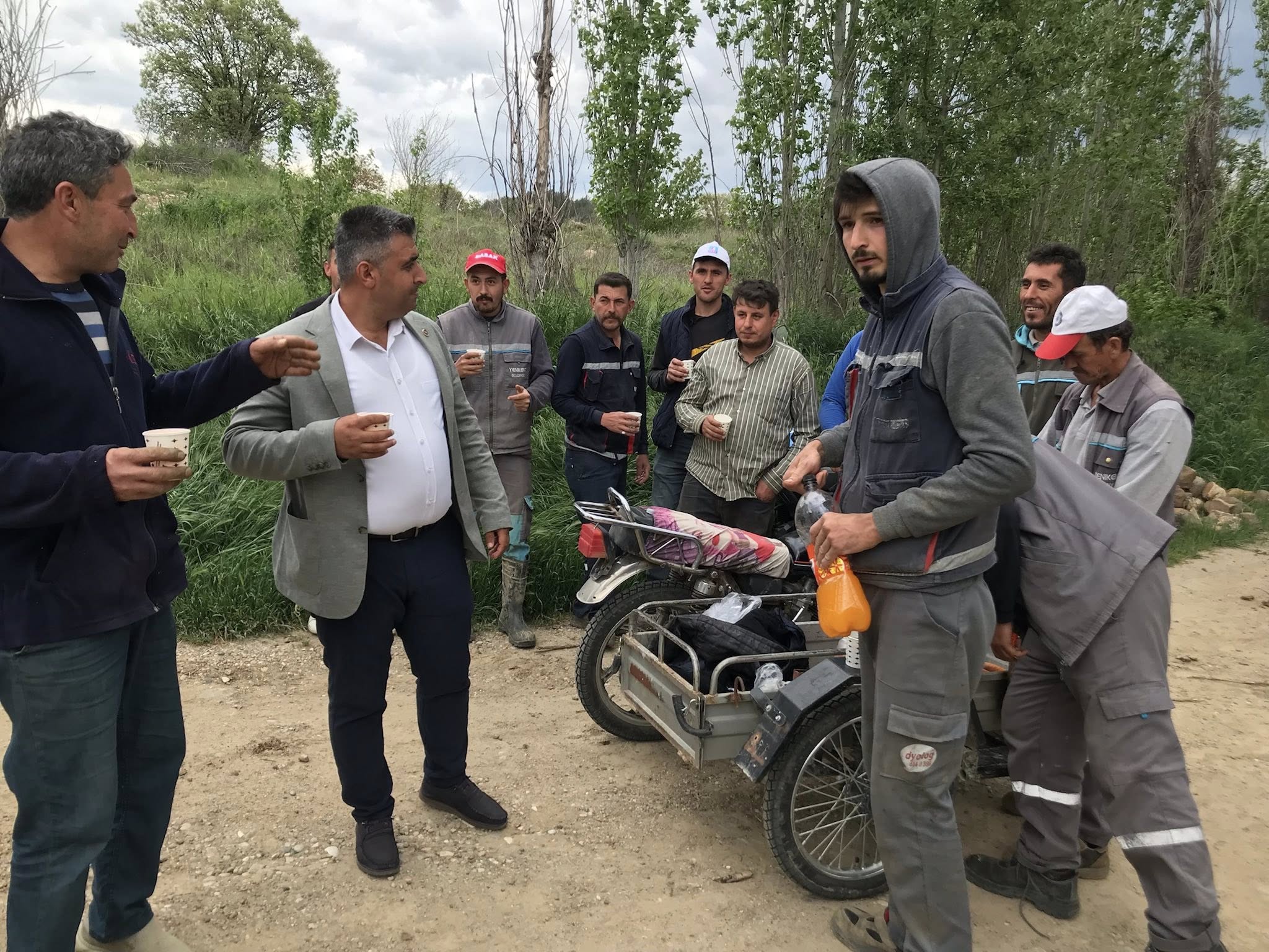 Yenikent Belediye Başkanı Öztürk’ten 1 Mayıs’ta İşçi Ziyareti