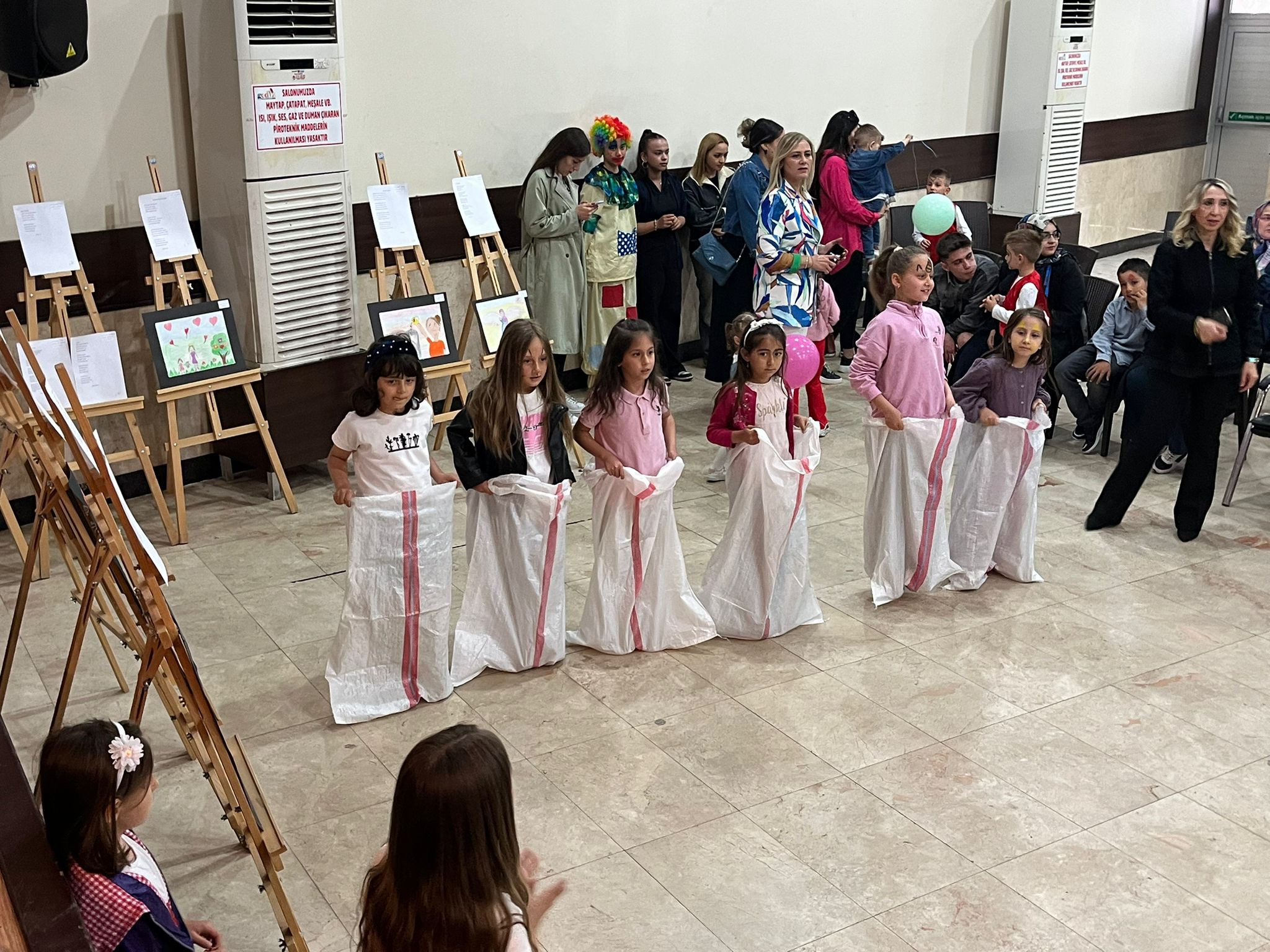 Gediz’de Anneler Günü Coşkusu: Resim ve Şiir Yarışması Ödülleri Sahiplerini Buldu