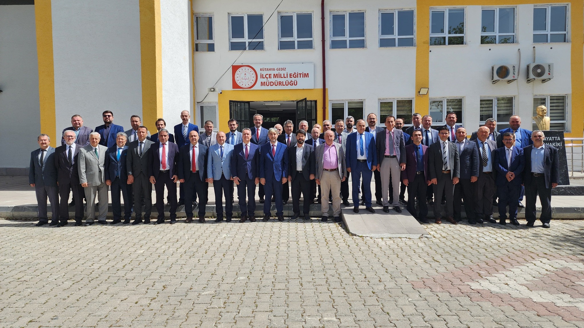 İl Millî Eğitim Müdürü Yılmaz Gediz’de Eğitim Çalışmalarını İnceledi