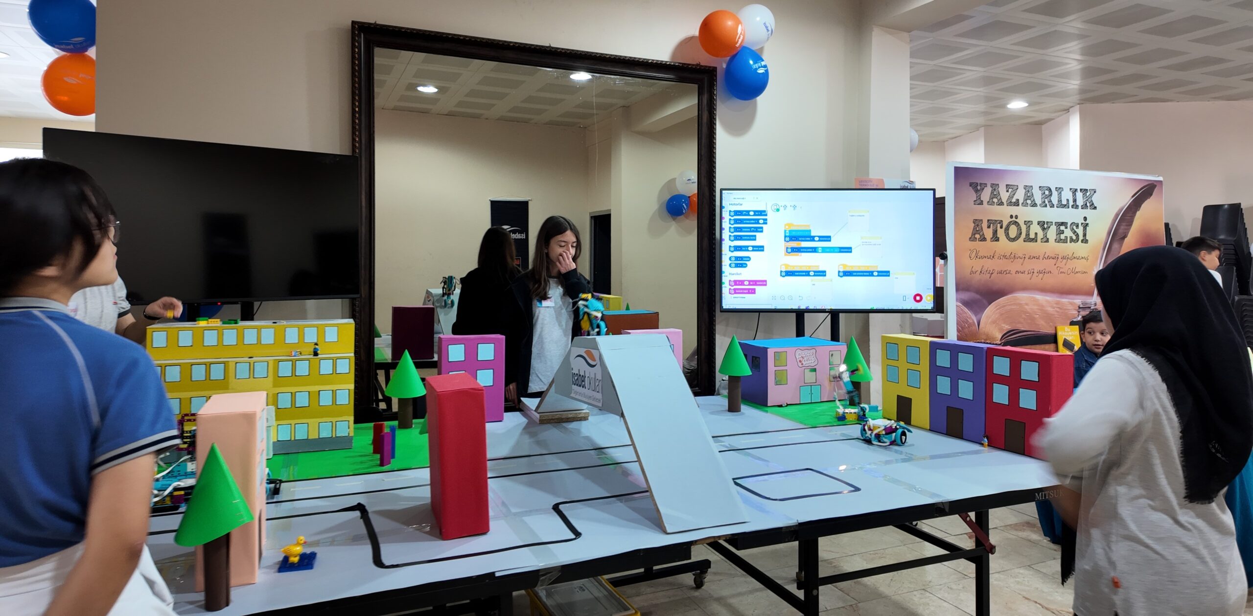 Gediz İsabet Okulları’ndan Geleceğe Işık Tutan Projeler: Bilim Şenliği Büyük İlgi Gördü