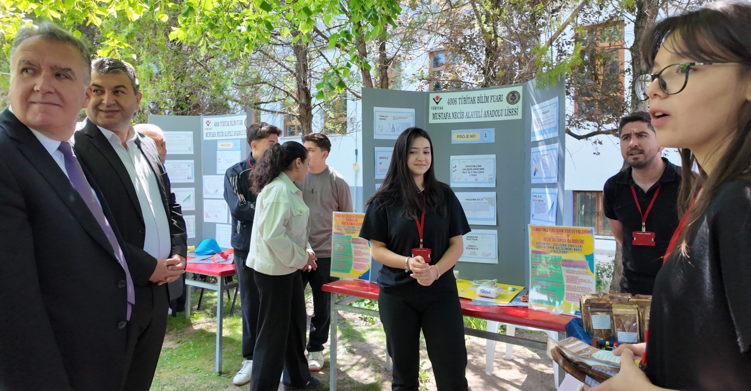 Gediz’de Bilim Şenliği Coşkusu: Öğrencilerden İlgi Çekici Projeler