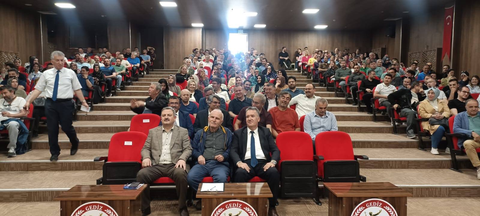 Gediz’de Okul Yöneticileri ve Öğretmenlere Etik Eğitimi Verildi