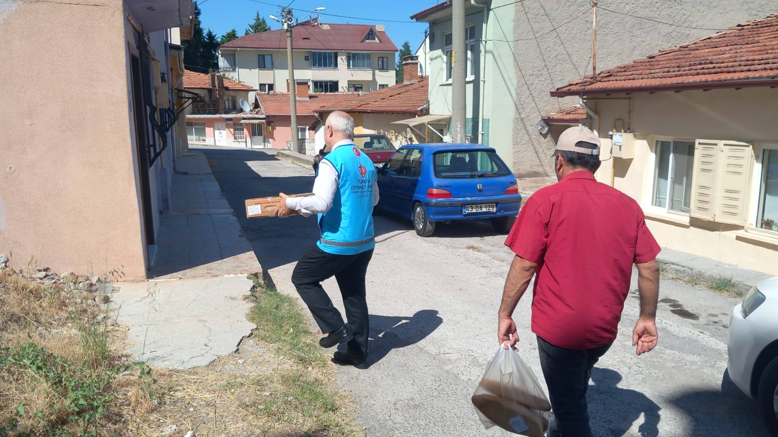 Türkiye Diyanet Vakfı Kurban Etleri Gediz’deki İhtiyaç Sahiplerine Ulaştırıldı