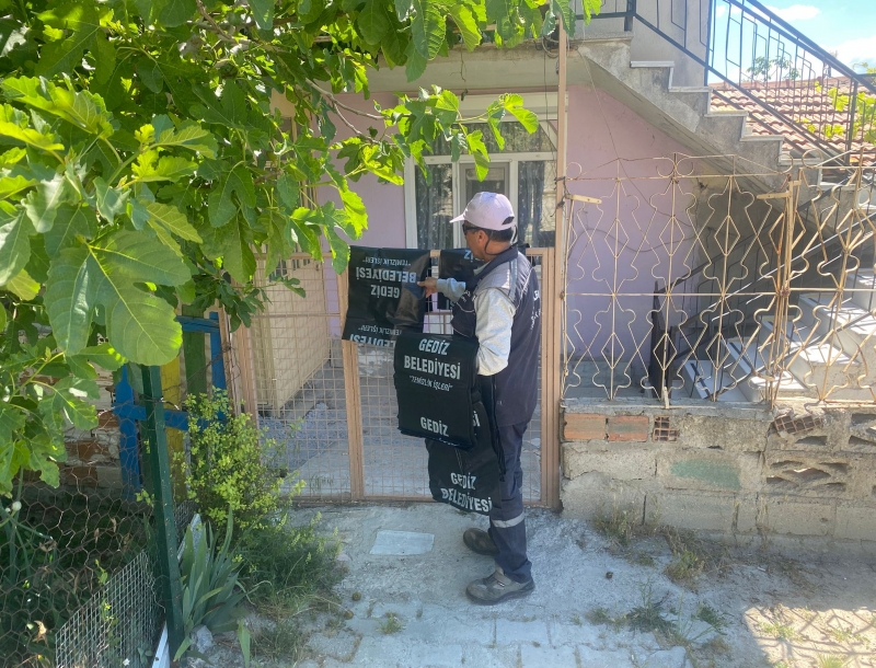 Gediz Belediyesi’nden Kurban Bayramı Öncesi Hijyen Dokunuşu: Kurban Poşetleri Dağıtıldı